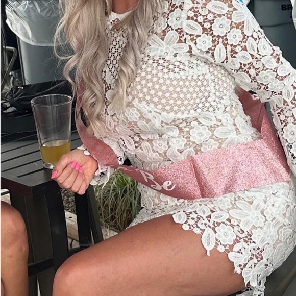 Elegant White Lace Dress selfie Leslie - Picture 2 of 2
